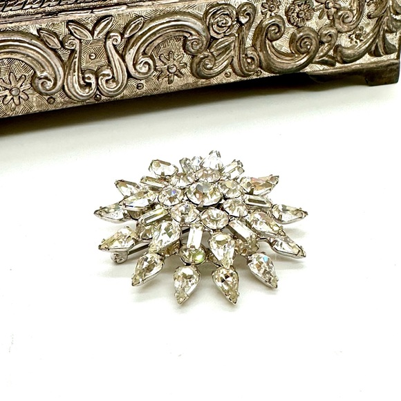 Vintage Clear Rhinestone Brooch - Picture 6 of 10